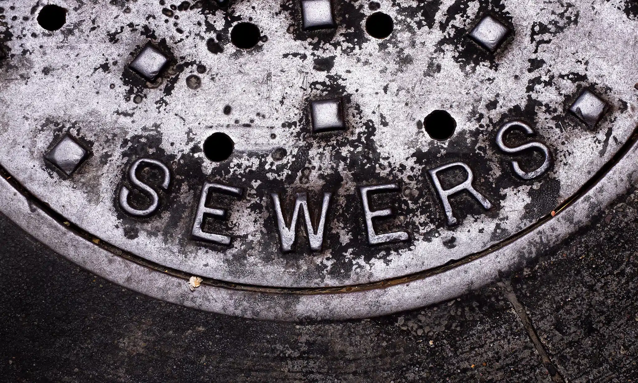 Sewer Man Hole Cover Iron Lid for Access to Sewer Lines, Sewer Systems.